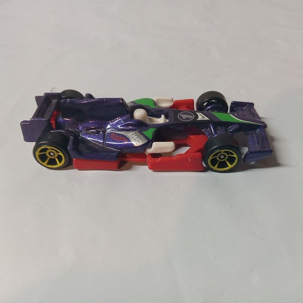 2016 HOT WHEELS F1 RACER LWC RACING #1 PURPLE DIECAST 3" RACE CAR W/ RED & GREEN